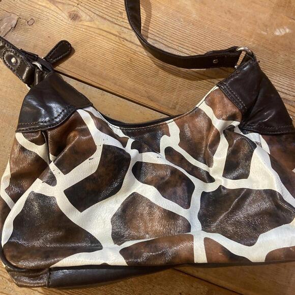 Jaclyn Smith Giraffe Print Leather Purse - Picture 6 of 7